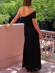 Vestido largo de verano para mujer, elegante y sexy, con un solo hombro descubierto, cuello oblicuo, sin tirantes y manga media. - Product Image 2