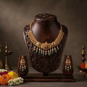 Conjunto de Collar y Pendientes Kundan Tradicionales y Modernos, con Perlas Doradas y Piedras Verdes y Rojas, Joyería de Boda para Mujer - Product Image 1