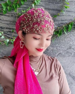 Gorro con cuentas brillantes y nudos de acrílico, ecológico, transpirable, para todas las estaciones, accesorio para fotos navideñas - Product Image 1