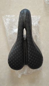 HONGTENG Sillín de <span class=keywords><strong>Bicicleta</strong></span> Ultraligero y Práctico de Cuero PU para <span class=keywords><strong>Hombre</strong></span>, Asiento de <span class=keywords><strong>Bicicleta</strong></span> de Carretera MTB con <span class=keywords><strong>Gel</strong></span>, Ventilación Cómoda de Carbono - Product Image 6