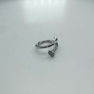 Anillo de Moda en Acero Inoxidable 316L con Baño de Oro PVD, Diseño Sostenible y Resistente - Product Image 1