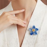 Broche de luxe orientale 3D en Aventurine bleue, motif fleur de lotus à cinq pétales, plaquée or, avec pierres précieuses turquoise/perles de cire d'abeille, cadeau de mariage