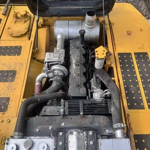 Excavatrice sur pneus Komatsu PC240 d'occasion d'origine japonaise, 24 tonnes, robuste, avec moteur, boîte de vitesses et pompe pour travaux de terrassement et de construction CE - Product Image 6