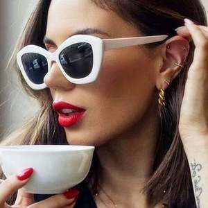 Lunettes de soleil personnalisées tendance 2022, style rétro, grande monture blanche, UV400, lunettes de soleil œil de chat polygonales pour femmes - Product Image 1