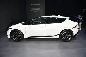 <span class=keywords><strong>Kia</strong></span> <span class=keywords><strong>EV6</strong></span> <span class=keywords><strong>GT</strong></span>-<span class=keywords><strong>Line</strong></span> RWD <span class=keywords><strong>2023</strong></span>, SUV électrique haute performance avec une autonomie de plus de 700 km, design époustouflant et technologie de pointe, véhicule d'occasion - Product Image 5