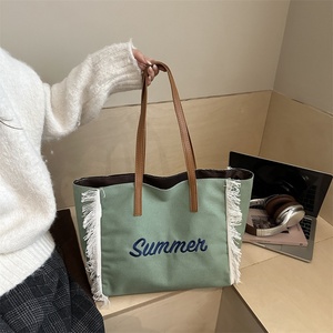 Nouveau sac fourre-tout grande capacité pour l'été, sac à main de voyage et de plage tendance avec broderie de lettres pour femme - Product Image 1