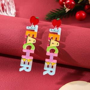 Nouveau cadeau de rentrée scolaire personnalisé acrylique arc-en-ciel enseignant lettre boucles d'oreilles prêt à expédier - Product Image 1