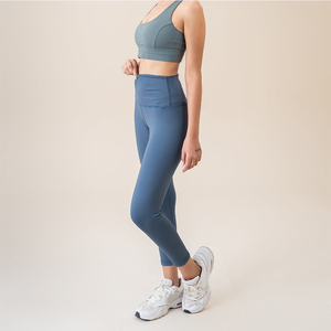 Ensemble de yoga deux pièces vert, legging taille haute et crop top à col rond, sans couture, couleur unie, respirant, pour l'entraînement - Product Image 3