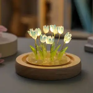 DIY हस्तनिर्मित ट्यूलिप ग्लास टेबल लैंप नाइट लाइट अनुकूलन क्रिस्टल बॉल फूल ट्यूलिप एलईडी नाइट लाइट