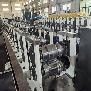 Machine de formage de tuiles pour la fabrication de volets de porte de garage en métal, profilage de canaux de 0,8 à 1,8 mm, commande automatique, haute productivité - Product Image 4