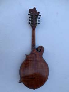 Mandolina de Lujo Personalizada MF5 Octave, Fondo y Lados de Arce Flameado Sólido, Puente y Diapasón de Ébano - Product Image 5