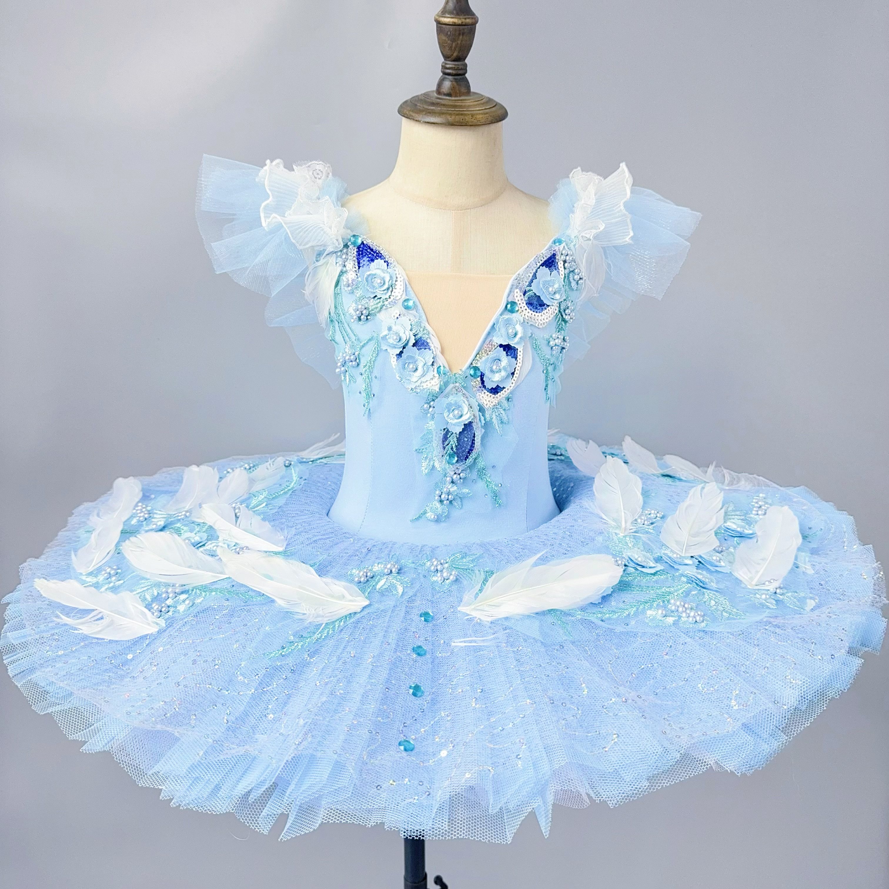 ปีกสีฟ้าอ่อน