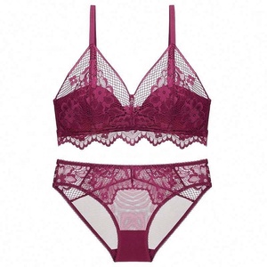<span class=keywords><strong>Sous</strong></span>-vêtements populaires Triangle sans fil doux soutien-gorge et ensembles de <span class=keywords><strong>sous</strong></span>-vêtements Lingerie rouge - Product Image 1