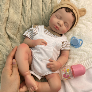 ตุ๊กตาซิลิโคนรีบอร์นแบบยืดหยุ่นทั้งตัว ขนาด 20 นิ้ว รุ่น Loulou สามารถใช้จุกนมหลอกได้  ผิวสีและทรงผมเสมือนจริง  สร้างตามหลักกายวิภาค - Product Image 3