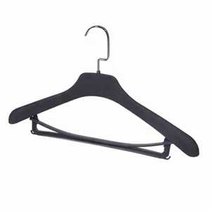 2025 cintre de <span class=keywords><strong>chemise</strong></span> noir doux au toucher anti-dérapant en caoutchouc plastique cintre pour magasin hommes et femmes vêtements avec logo imprimé - Product Image 3