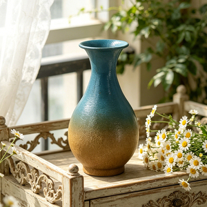 Vase à fleurs Metaluxe Regal Majestic Bloom en aluminium doré martelé, fait main, écologique, élégant, style côtier, centre de table en céramique - Product Image 6