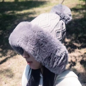 <span class=keywords><strong>Bonnet</strong></span> en laine tricoté pour <span class=keywords><strong>femme</strong></span>, style chasse, avec <span class=keywords><strong>pompon</strong></span> en fausse fourrure de renard, cache-oreilles, idéal pour les voyages d'affaires, le ski, 100 % polyester, plage - Product Image 6