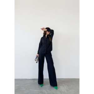 ชุดเสื้อและกางเกงเครปผู้หญิงสุดหรู 2 ชิ้น แขนยาว สีดำ ชุดลำลองสำหรับใส่ในชีวิตประจำวัน - Product Image 1