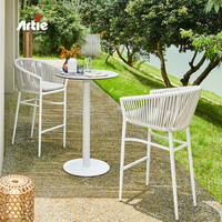 Meubles de bar d'extérieur en rotin Artie Ensemble de salle à manger pour restaurant Mobilier de jardin moderne Chaise haute pour table de bar