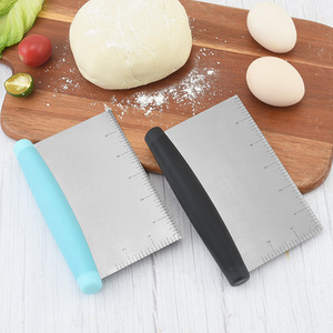 Cortador de harina de acero inoxidable con báscula, herramienta para hornear, raspador de masa, cortador medidor para uso en repostería y cocina - Product Image 2