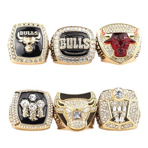 Colección de anillos de campeones de baloncesto de los Chicago Bulls (<span class=keywords><strong>6</strong></span> anillos/caja de exhibición de vidrio) - Product Image 1