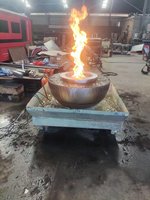 Gasbetriebenes Outdoor-Rundbecken mit dekorativer Echtflammen-Wasserfontäne