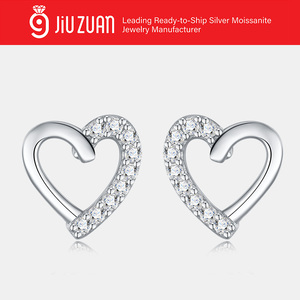 Boucles d'oreilles clous romantiques en moissanite cœur ouvert avec micro-pavé demi-<span class=keywords><strong>bordure</strong></span> en argent S925 – Cadeau intemporel, bijoux étincelants - Product Image 3