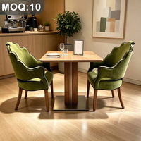 Personnalisation OEM ODM, table en bois et métal, chaises rembourrées en velours, bois massif, ensemble de salle à manger 4 places pour hôtel