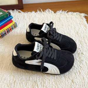 Chaussures de style basket Xiaoyue pour femmes, en daim noir, respirantes, semelle en caoutchouc, baskets plates, vêtements décontractés pour les loisirs - Product Image 3