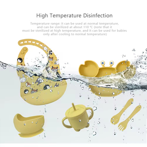 Nouvel arrivage : Ensemble de vaisselle pour bébé en silicone biodégradable, assiette crabe avec ventouse, bavoir imperméable et tasse avec couverts - Product Image 3