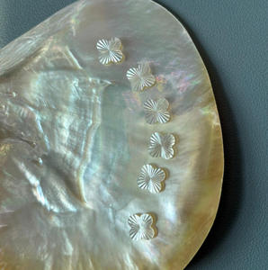 Nuevo Diseño 2026, Dije de Concha de Nácar Blanco con Trébol de Cuatro Hojas, Incrustaciones de Cuentas con Ondas Láser, Dije para Joyería DIY, Económico - Product Image 2