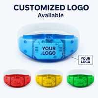 Bracelets LED activés par le son avec sangle en silicone blanc, lumière unie, bracelets lumineux pour fêtes, cadeaux promotionnels, vente en gros