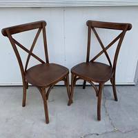 Chaise X à dossier croisé en résine plastique châtaigne, empilable, pour salle à manger extérieure, style ferme, pour événements
