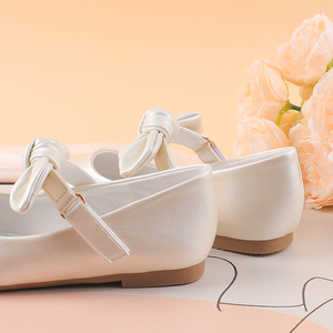 Zapatos planos de ballet estilo Mary Jane con lazo de princesa color champán para niñas, zapatos escolares para niñas, zapatos de vestir, de fábrica y OEM/ODM. - Product Image 4