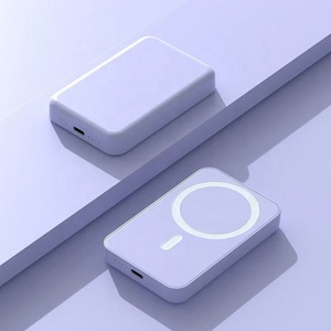 Batterie externe compacte magnétique City Tour ultra-mince 10000 mAh à charge rapide sans fil, finition bleue brillante, en stock - Product Image 4