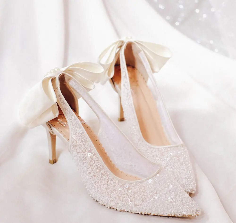 Custom logo bride shoe high quality satin sequin pearls wedding shoes high Heels pointed toe ladies bride shoe for wedding