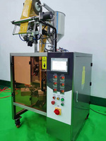 Machine d'emballage automatique pour sachets triangulaires de 1 à 100 ml pour liquides, pâtes, jus, lait, boissons, collations, aliments soufflés, haricots