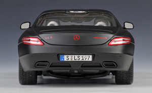 Maisto من maredes-<span class=keywords><strong>Benz</strong></span> <span class=keywords><strong>SLS</strong></span> AMG محاكاة السيارات الرياضية سبيكة نموذج سيارة الانتهاء من جمع الهدايا - Product Image 5