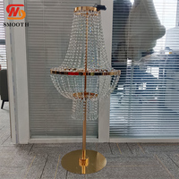 Support de centre de table de mariage doré lisse avec lumière, lustre de mariage, accessoires de table, support à fleurs pour la décoration d'événements