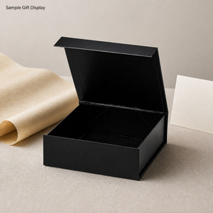 Boîte cadeau rigide noire personnalisée avec couvercle à rabat et fermeture à ruban, intérieur carré A6 divisé pour emballage de coffret cadeau haut de gamme - Product Image 1