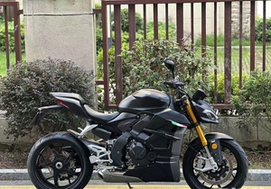 Moto de rue vintage Maxus 500R 500CC - Boîte manuelle 6 vitesses et transmission par chaîne, double frein à disque + ABS, moteur 4 temps - Product Image 2