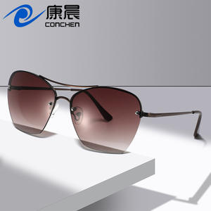 Gafas de Sol de Mujer sin Montura, Estilo Ojo de Gato, Montura Metálica Grande, Protección UV400, Lentes Negras de PC, Estilo Moderno para Viajes - Product Image 3