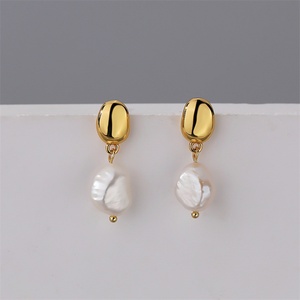 Pendientes de Perlas Naturales con Baño de Oro de 18k, Estilo Simple y Moderno - Product Image 1