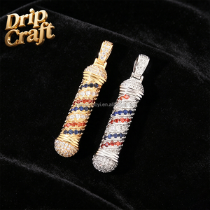 Collana con Ciondolo Cilindrico Stile Hiphop Barbershop, Gioiello Trendy in Rame con Accenti di Zirconi, Perfetto per Chi Ama la Parrucchiera - Product Image 1