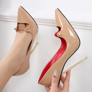 Sandales à talons aiguilles ultra-fins pour femmes, grande taille 46, avec décorations métalliques dorées, talon fin, pour pole dance, en cuir verni - Product Image 1