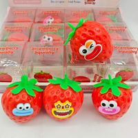 Balle Squishy en Forme de Fraise, Peluche Douce à Presser, Jouet Anti-Stress à Rebond Lent, Jouet Sensoriel Portable pour la Décompression et la Relaxation