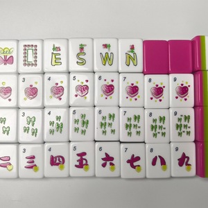 Juego <span class=keywords><strong>de</strong></span> Mahjong Americano Kawaii Heart, Completo con 166 Fichas Acrílicas, Diseño Rosa y Verde, con Empujadores - Product Image 6
