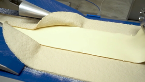 Équipement de pâtisserie certifié CE ligne de plastifieuse de pâte feuilletée personnalisée équipement de boulangerie pour usine alimentaire - Product Image 3