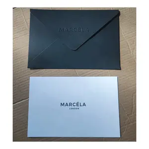 Sobres personalizados con logotipo en relieve 3D, funda de papel para tarjeta negra, folleto, soporte para tarjeta de agradecimiento, venta al por mayor