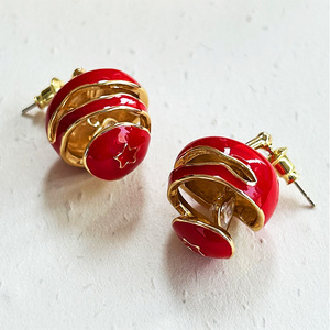 Boucles d'oreilles pendantes créatives en émail rouge plaqué or en forme de <span class=keywords><strong>pomme</strong></span> avec zircon en forme de cœur à l'intérieur, bijoux cadeaux pour femmes et filles, vente en gros - Product Image 4